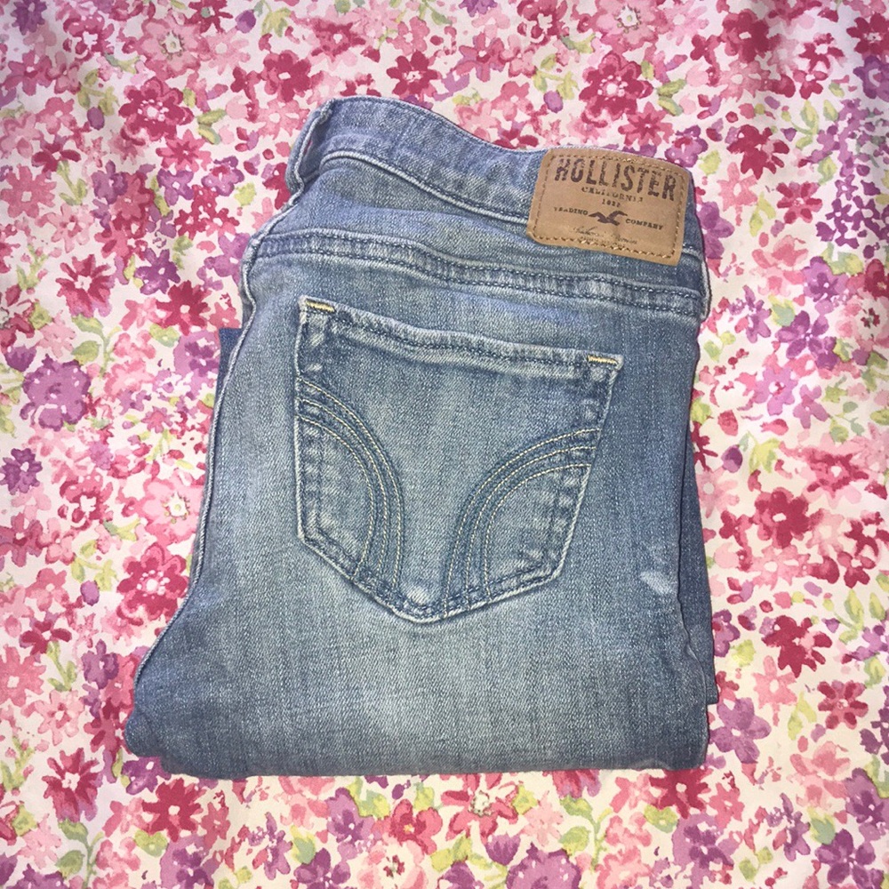 petite Hollister light wash jeans